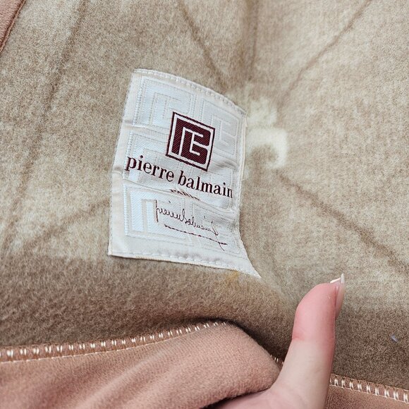 Pierre Balmain Blanket - Picture 8 of 10